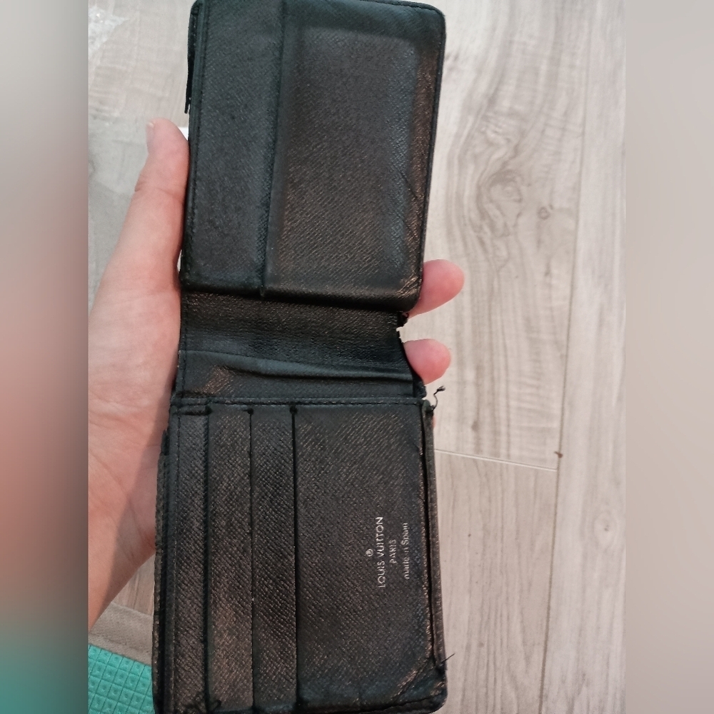 Authentic Louis Vuitton Black Taiga Leather Mens Multiple Wallet - Picture 12 of 14